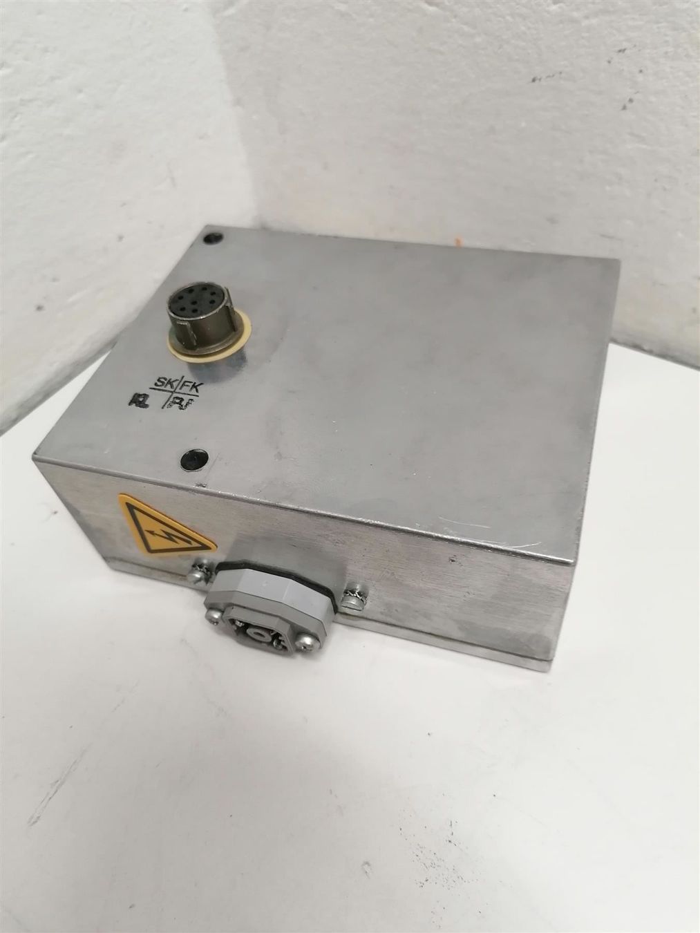 Accessori da laboratorio: Pfeiffer TC600 -Vakuumpumpen Kontroller – Usato da Niederdorf venduto da LeptonAG_Labor 5