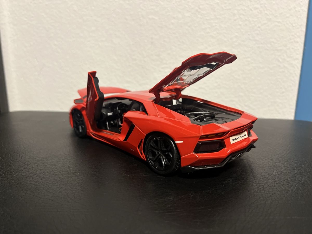 Lamborghini Modellini d'auto: LAMBORGHINI Aventador 1:18 – Nuovo (secondo la descrizione) da Mägenwil venduto da ele_cd7w 1