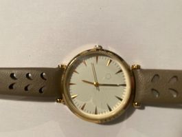 2 Damenuhren mit Lederband + Ersatz-Lederband