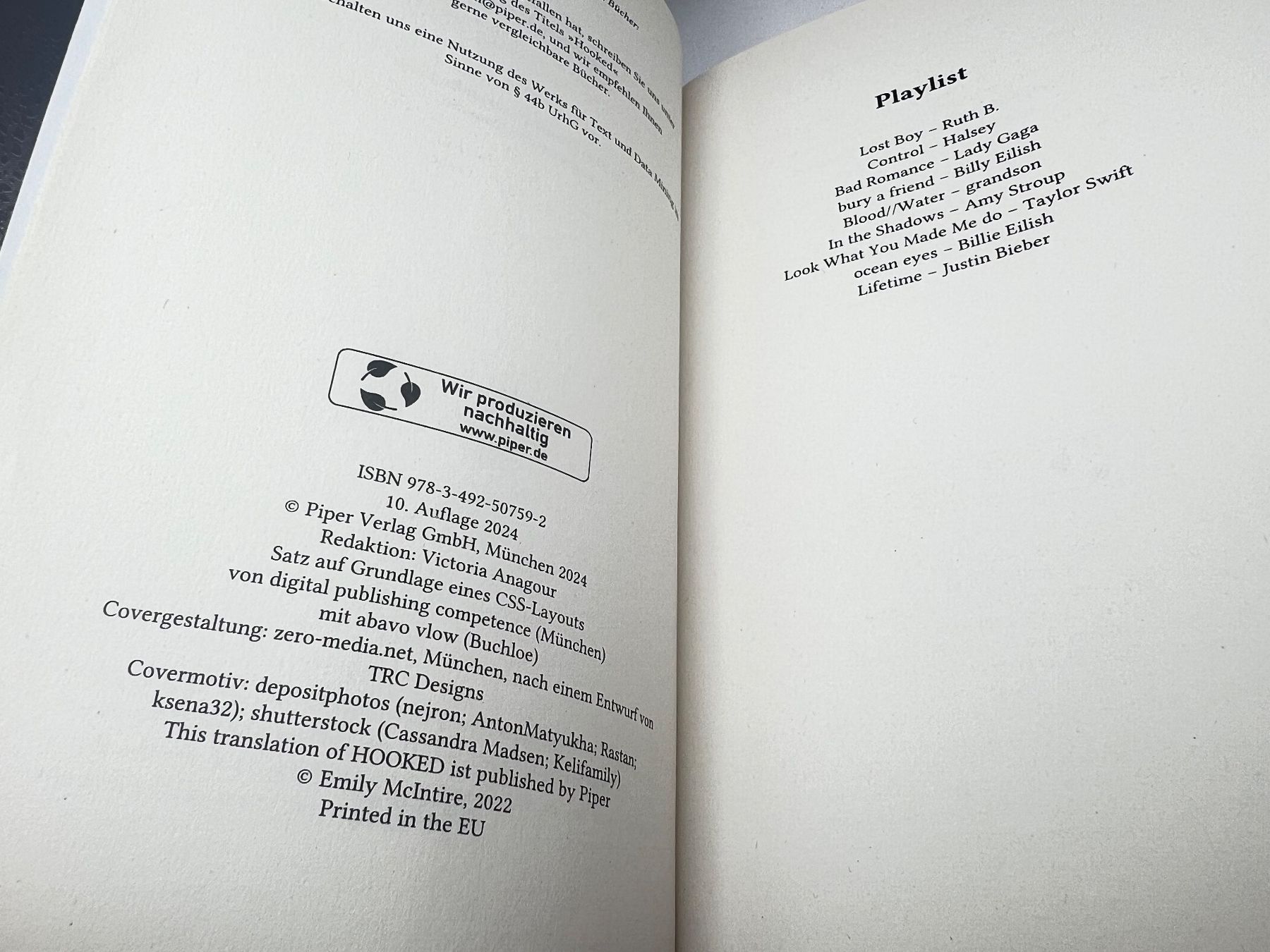 Libri: 📖 HOOKED Emily McIntire Roman – Nuovo (secondo la descrizione) da Vaduz venduto da NotNeeded 4