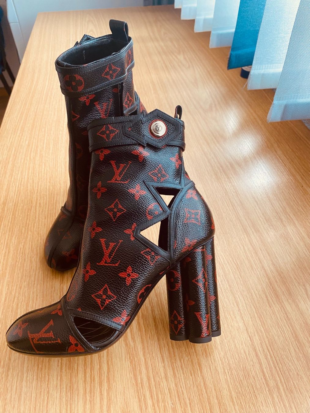 Louis Vuitton Chaussures femmes: Louis Vuitton Ankle Boot – Neuf (Voir description) à Immensee par doberbaustoffe