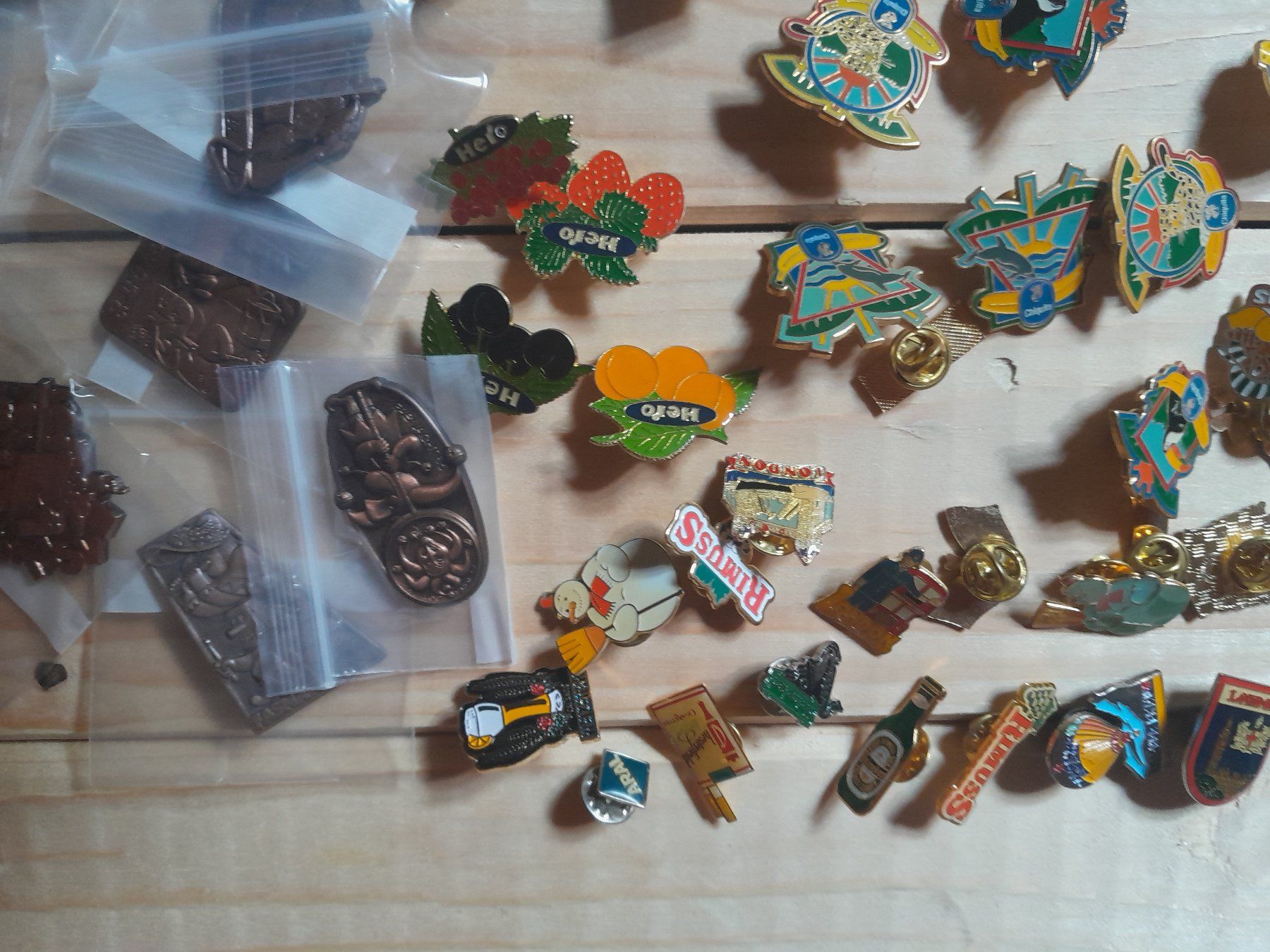 Placchette & Badge: Fasnachtsplaketten und Pin Lot – Usato da Rüti ZH venduto da Alemanni 5