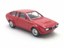 Alfa Romeo Alfetta GTV 1978-1980 rot      1:43 von Solido