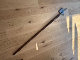 Hellebarde mit Holzschaft, guter Zustand