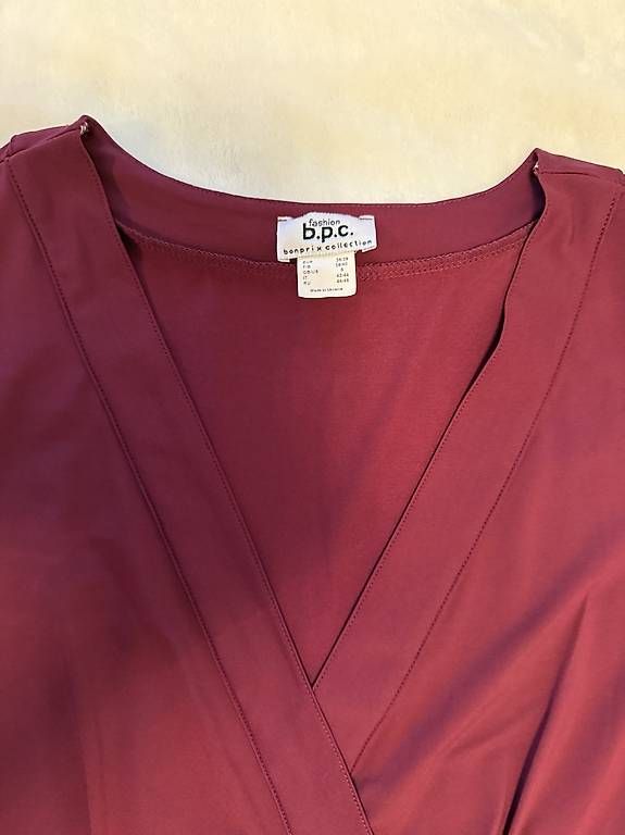 Robes: Kleid Beere b.p.c. 36/38 – D'occasion à Füllinsdorf par Rivai 2