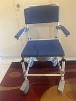 Sedia WC/Doccia con ruote, Nuova mai usata.Prezzo nuova 519.