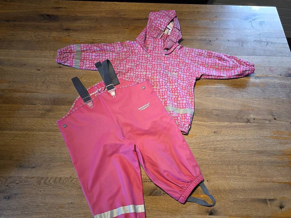 Lotti & Set di vestiti: Regenjacke und Regenhose Grösse 80 – Usato da Stoos SZ venduto da may_p9xx