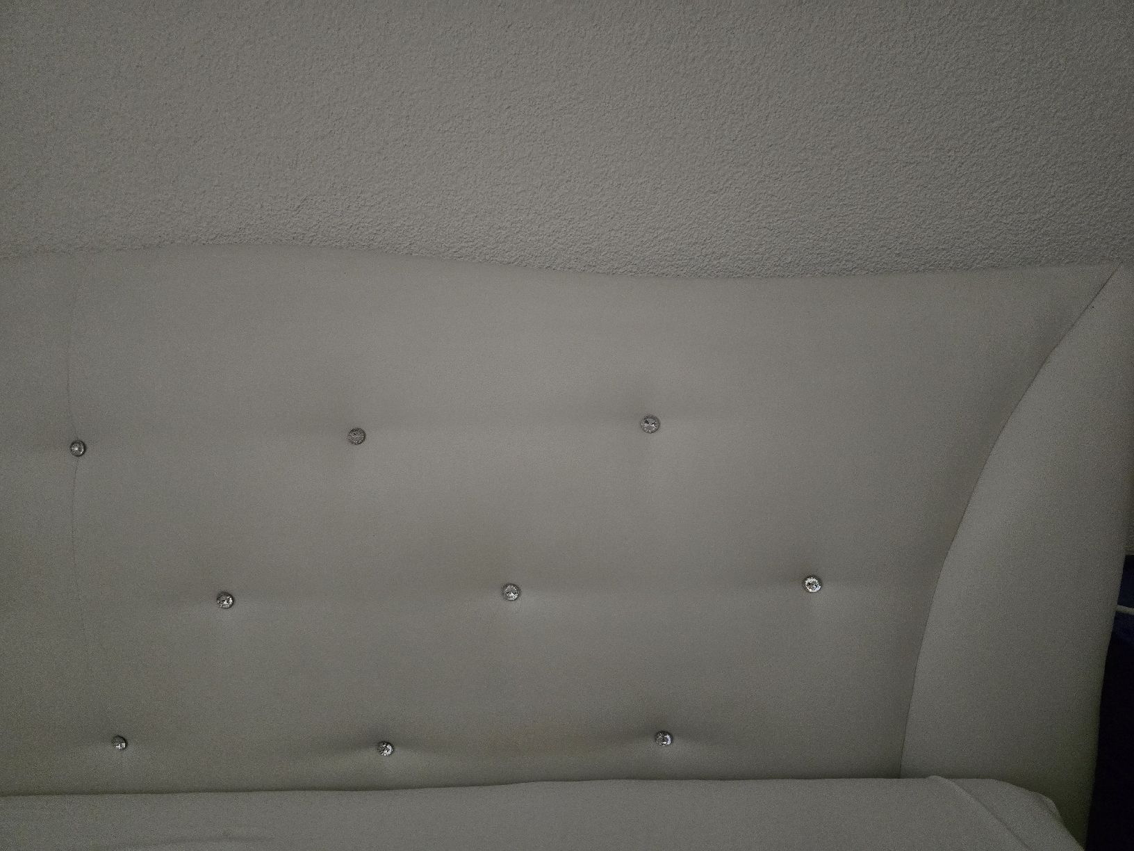 Lits: Bett mit Ziersteinen – D'occasion à Romanshorn par lhe_6vkw 3