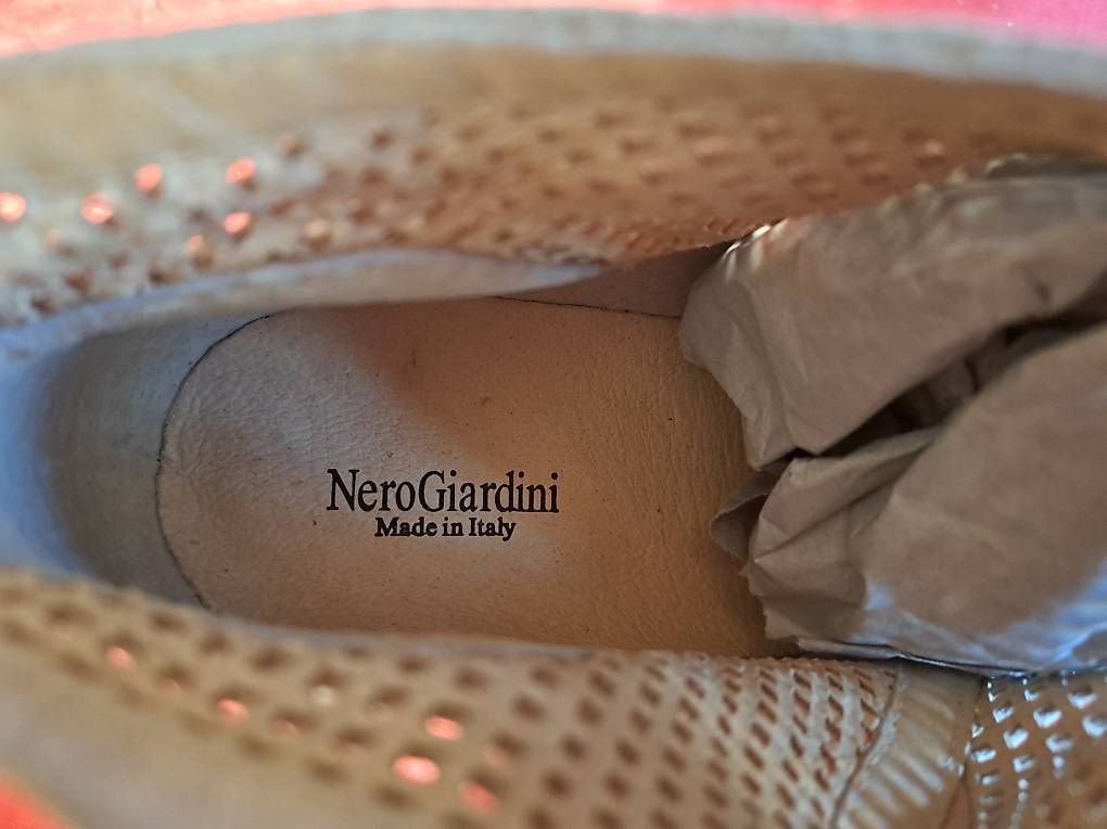 Scarpe da donna: Stiefelette Neu beige Gr. 40 Marke Nero Giardini – Usato da Märwil venduto da SchmidC14 2