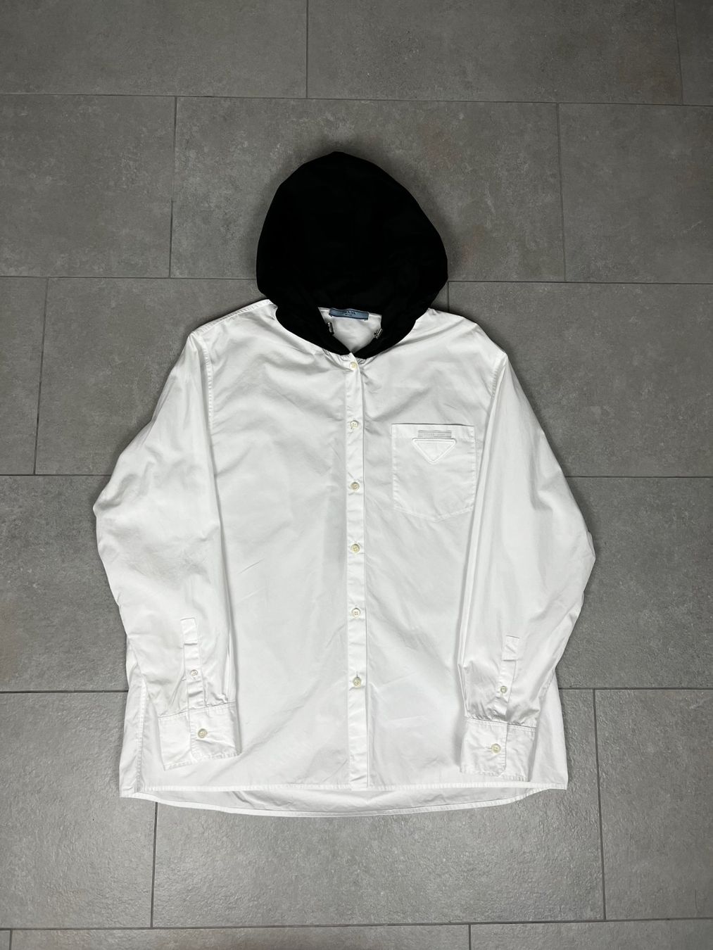 Prada Camicie: Prada Hooded Shirt – Usato da Biel/Bienne venduto da sami0788480082