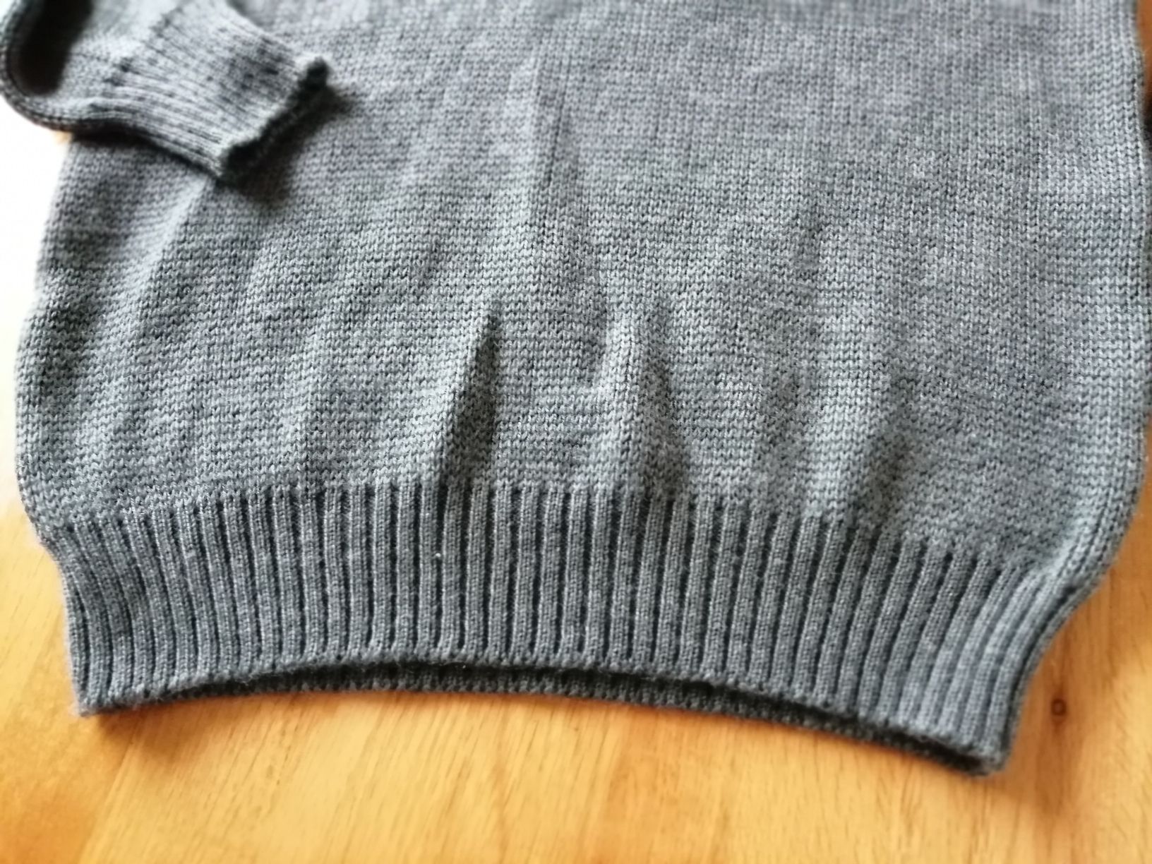 Maglioni & Felpe: Herren Pullover grau mit Reissverschluss Grösse 52 – Usato da Honau venduto da holunder3 5