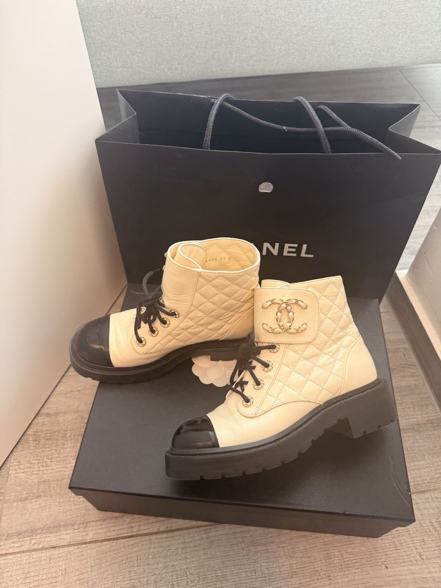 Chanel Chaussures femmes: Chanel Stiefelette  – D'occasion à Pratteln par Samantha... 9