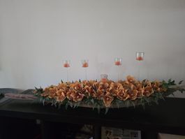 Holzschale  mit künstliche Orchideen mit 5 Kerzenhaltern 