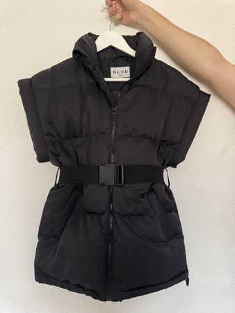 NA-KD Weste schwarz mit Gürtel Grösse 32 