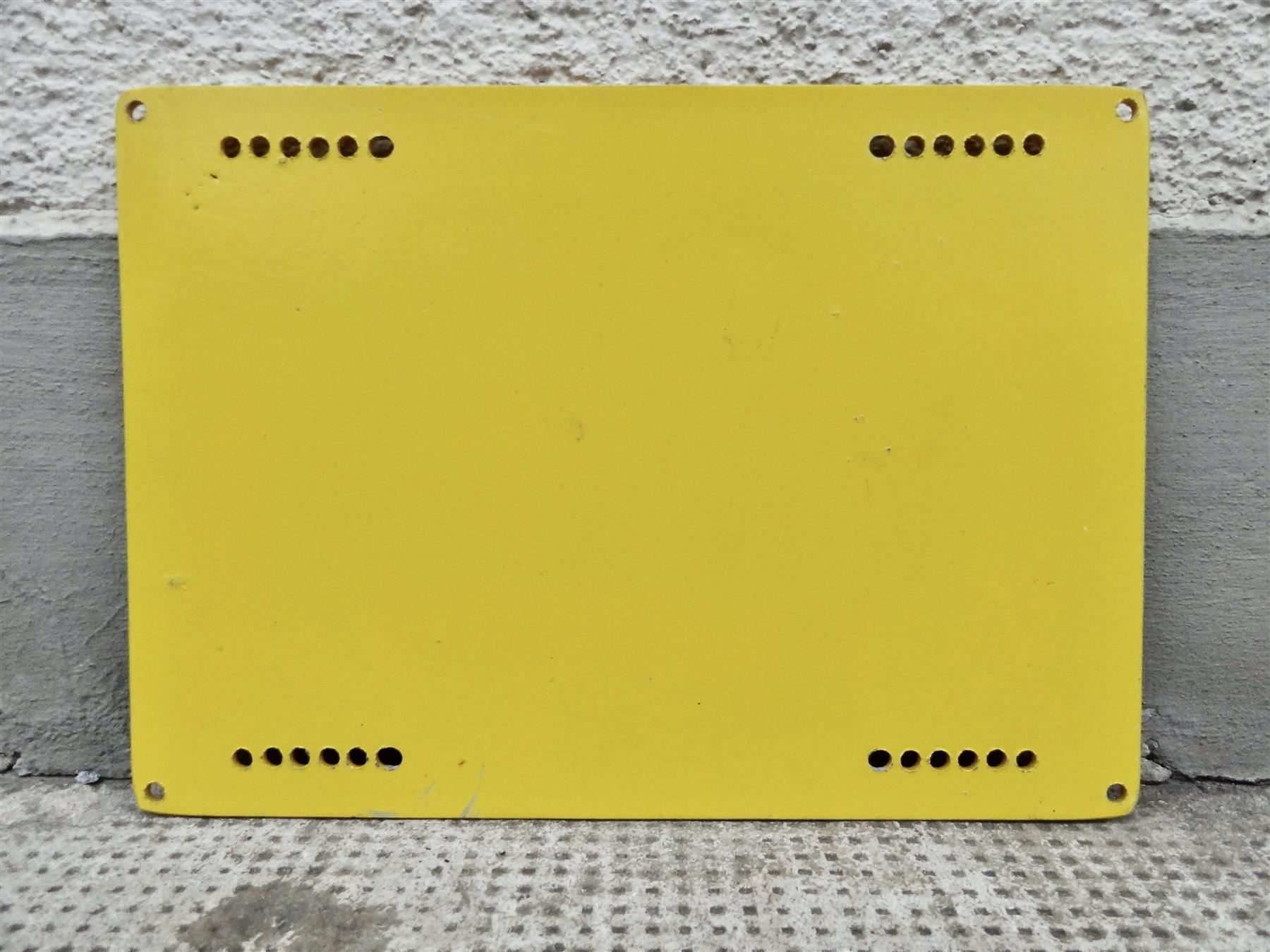 SBB/CFF/FFS Insegne: SCHILD LEBENSGEFAHR TOTENKOPF BLECHSCHILD – Usato da Kerzers venduto da bottlesandboxes 1