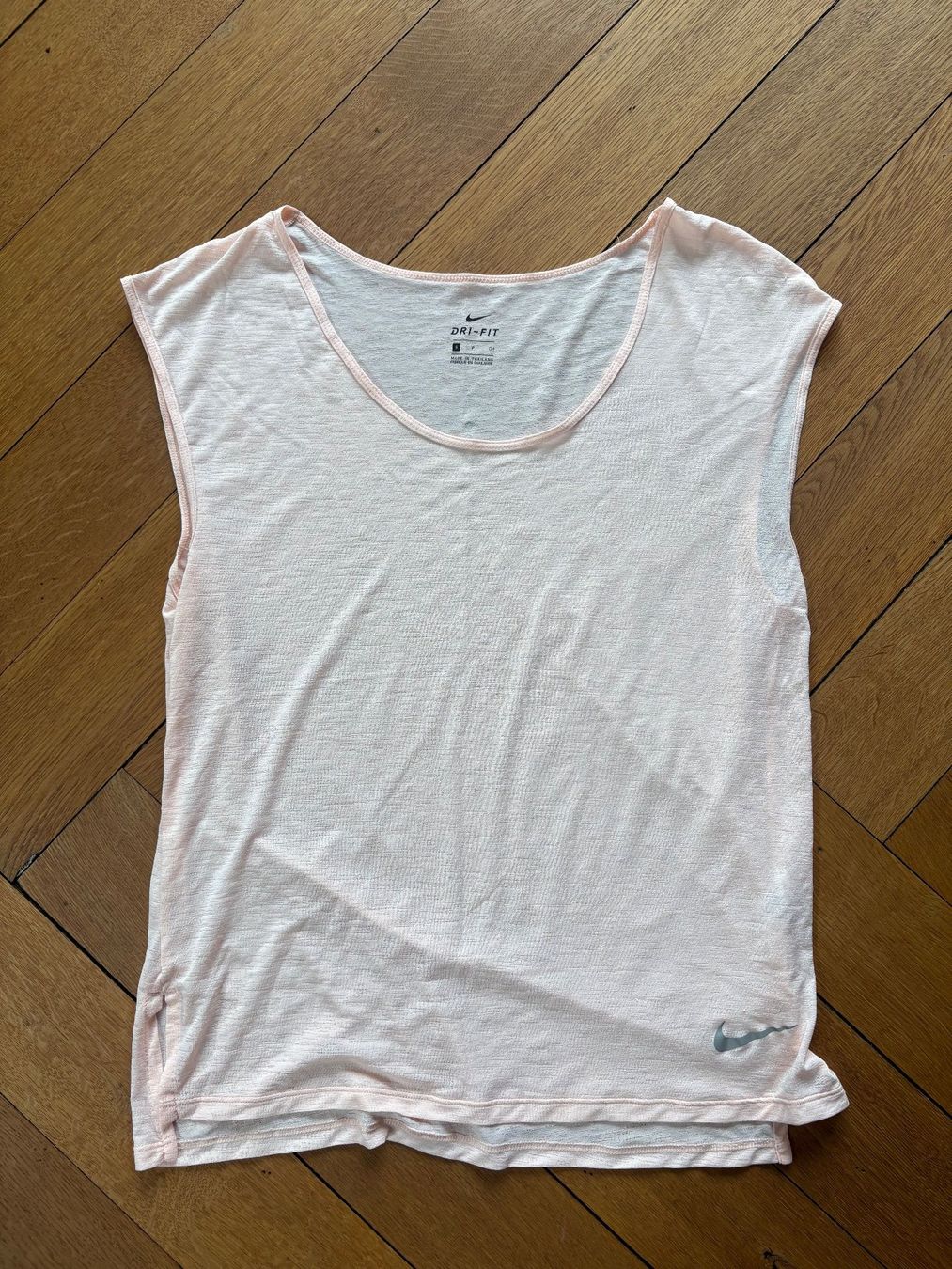 Nike T-Shirts: NIKE superleichtes Sport-Top Gr. S – Gebraucht aus Zürich von triangular