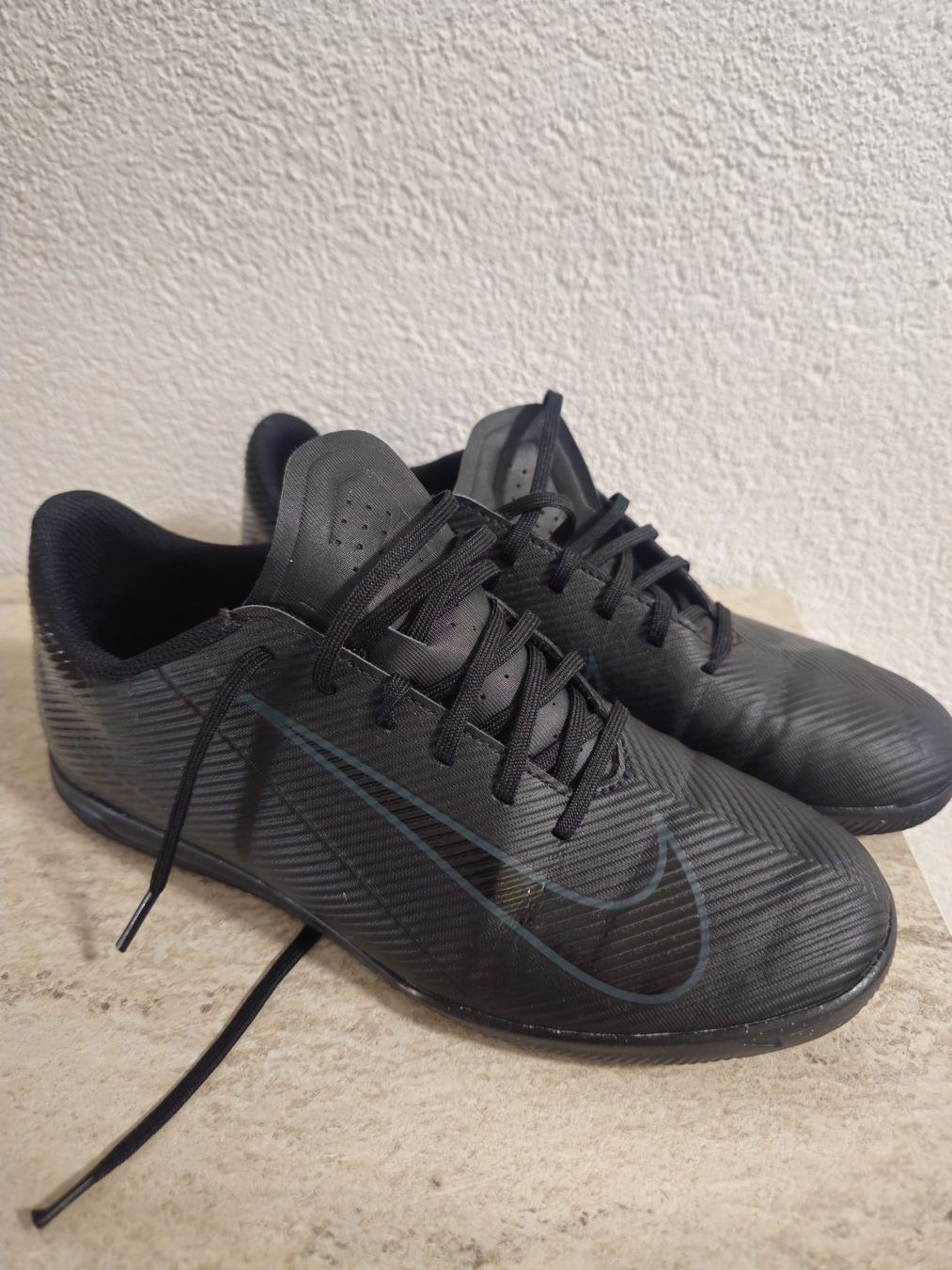 Nike Schuhe für Jungen: Nike Hallenschuhe, Grösse 40, Top Zustand – Neu (gemäss Beschreibung) aus Bern von DinarShopp