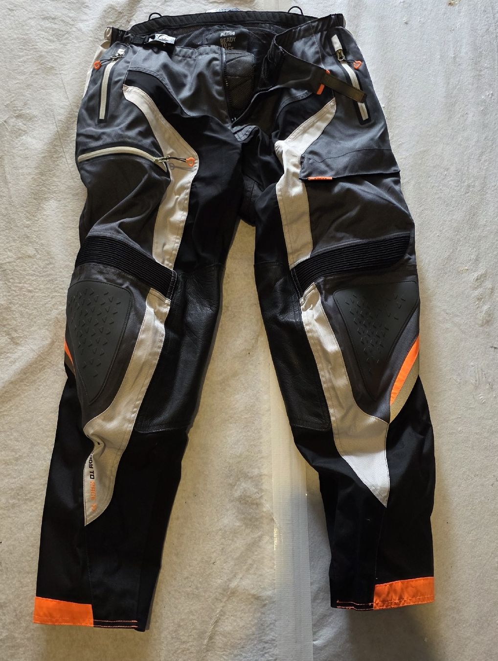 KTM Hosen:  KTM - DEFENDER PANTS Black/Grey/White  – Neu (gemäss Beschreibung) aus Kilchberg ZH von whatever74