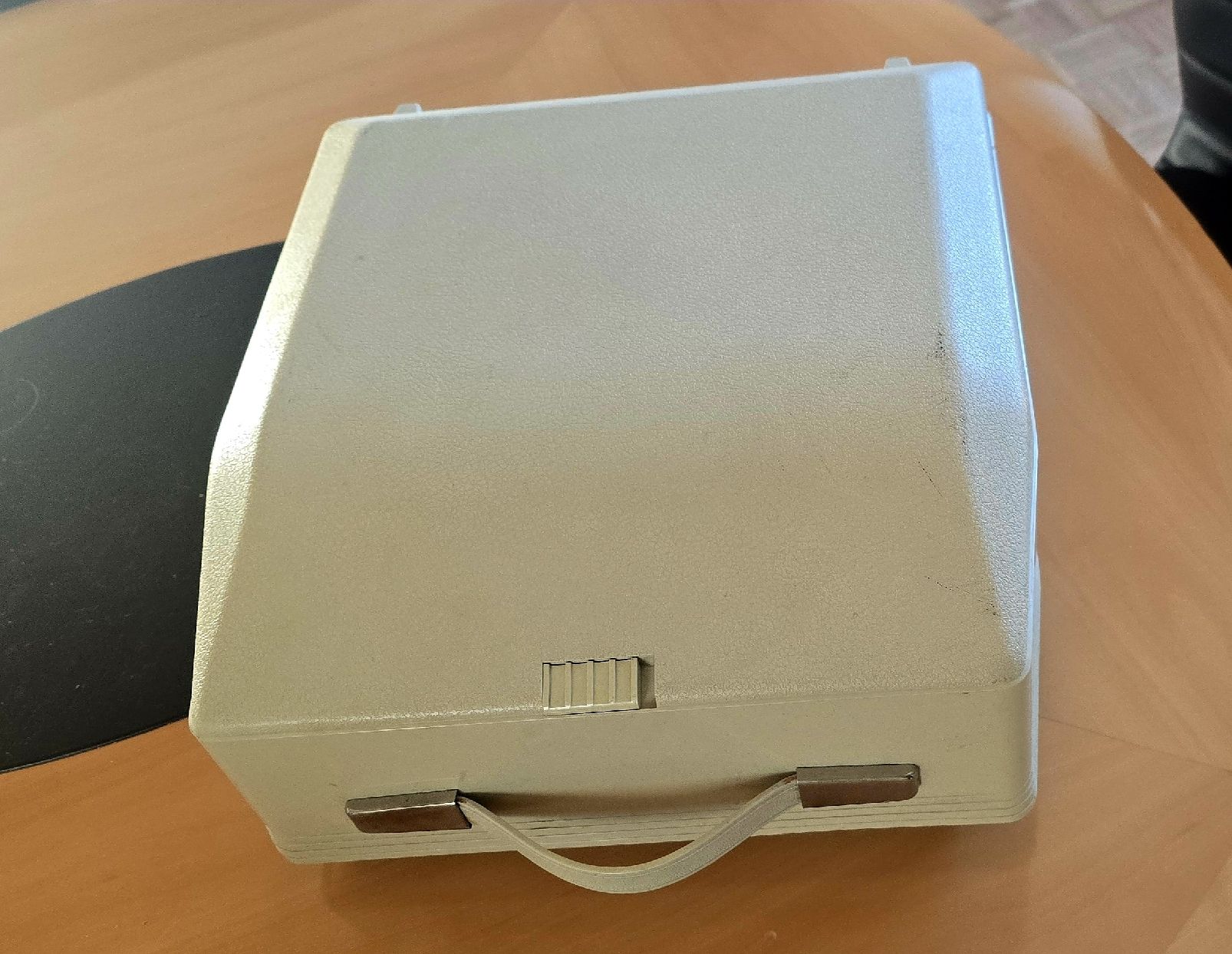 Hermès Macchine da scrivere: Hermes 3000 machine à écrire suisse avec valise originale – Usato da Neuchâtel venduto da Camille.2000 3