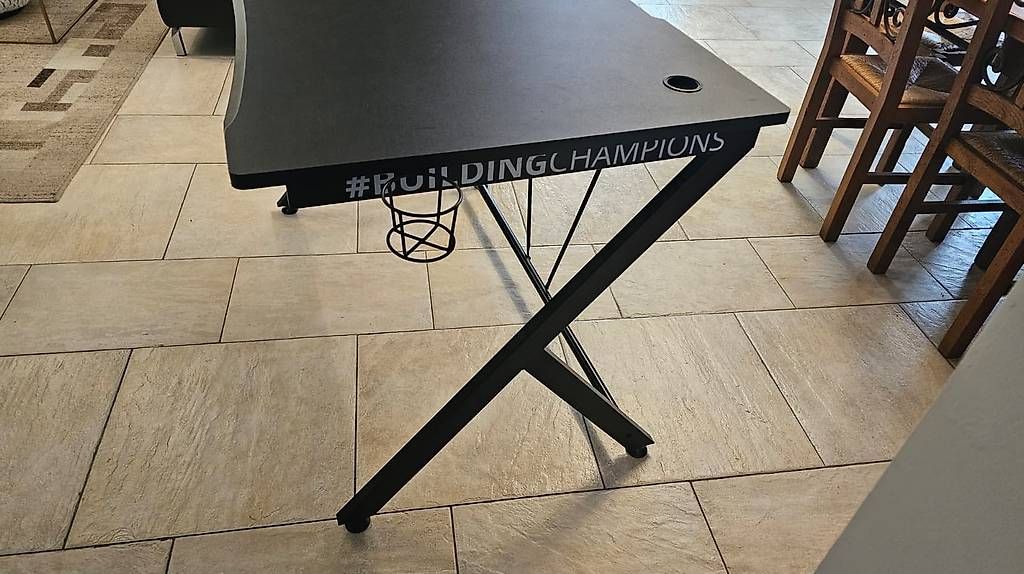 Bureaux: GXT 711 Dominus Gaming Desk – D'occasion à Villars-Ste-Croix par goldorak68 2