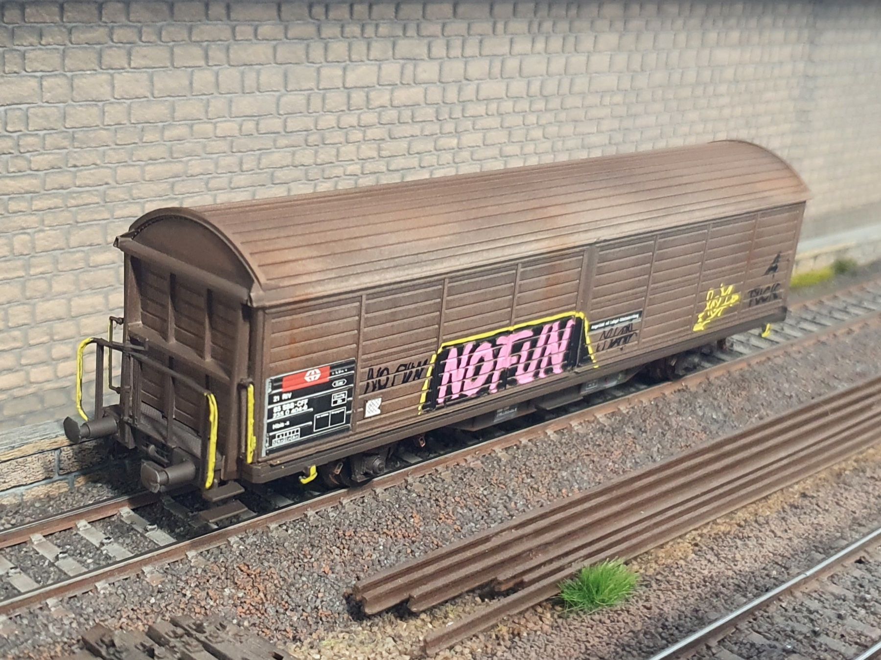 Roco Modellini di ferrovie: WAGON HBIS-X, SBB-CFF, ROCO 46171, PATINE + GRAFFITIS – Usato da Loveresse venduto da FIFILOULOU 3