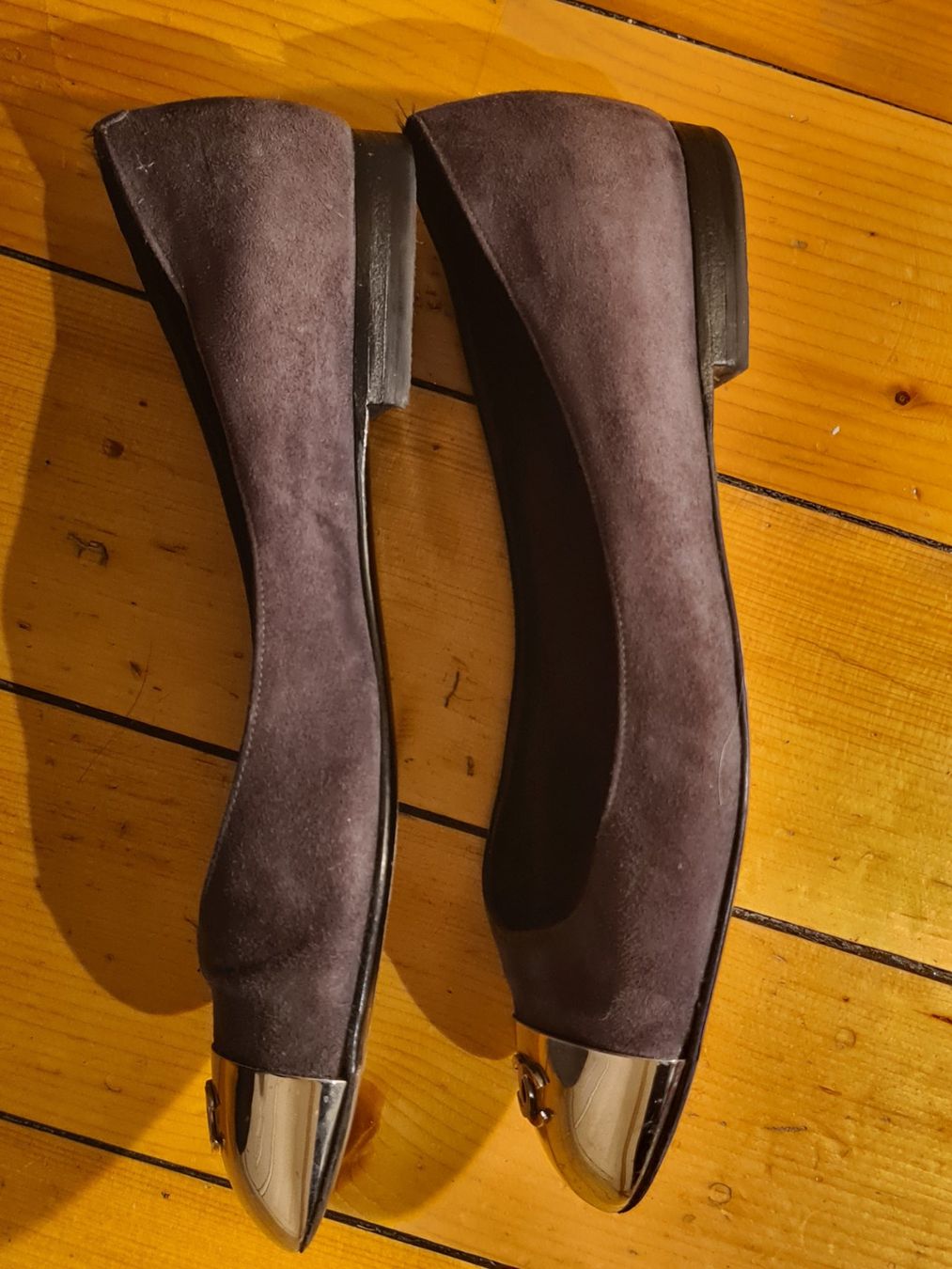 Chanel Scarpe da donna: Ballerines Chanel en daim suède gris 36 – Usato da Genève venduto da Tresor305 6