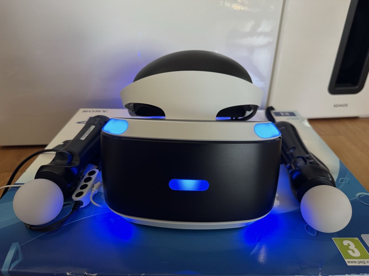 Sony Console: PlayStation 4 Slim 1TB Complete VR Bundle | 2 DualShock | 4  – Usato da Zürich venduto da Keller110 7
