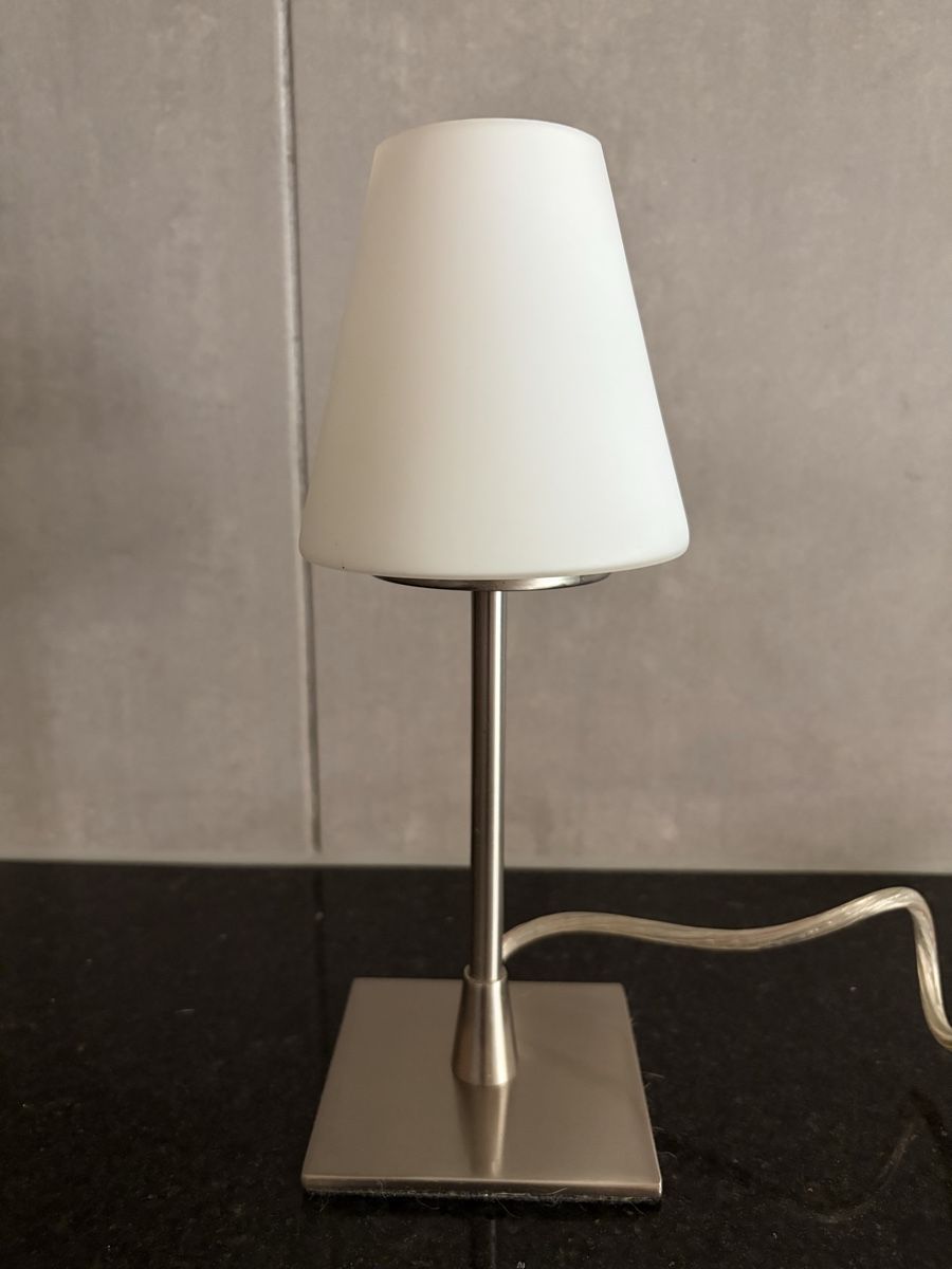 Lampes: Nachttischlampe mit Touch dimmer – D'occasion à Gebenstorf par Moene78 1