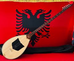 Albanisches Musikinstrument Shrki Walnussholz
