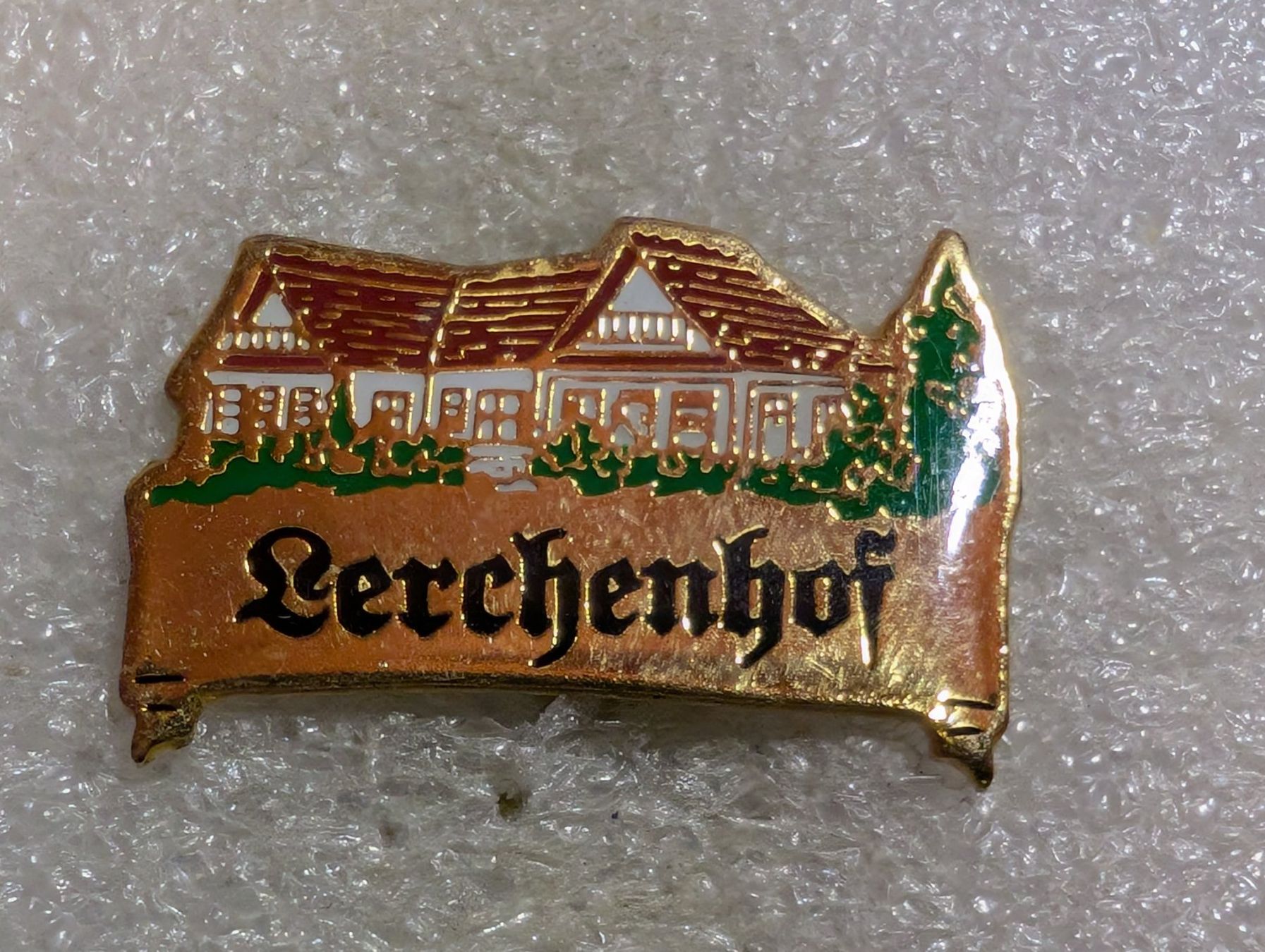 Placchette & Badge: Ansteckpin 242: Lerchenhof – Usato da Oppligen venduto da Pin-Fall-Shop