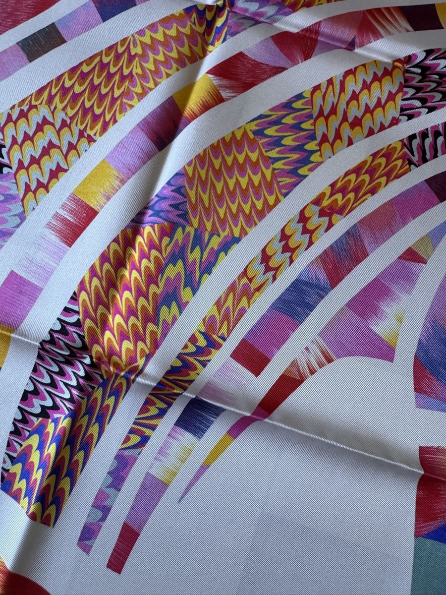 Hermès Foulard & Sciarpe: Hermès Marble 90 neuf, Robe du Soir  – Nuovo e nell'imballaggio originale da Genève venduto da Allisgood 9