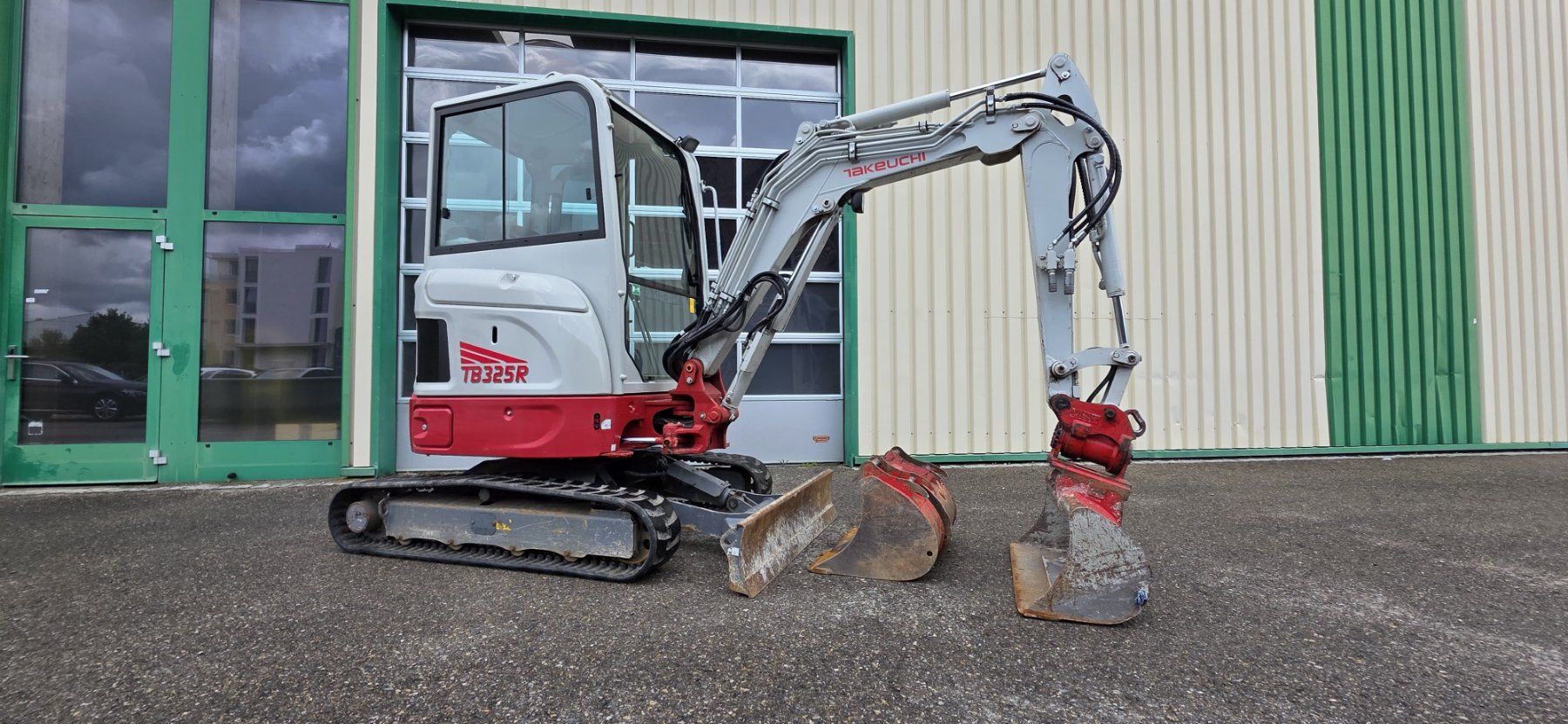 Takeuchi Escavatori: Takeuchi TB325R Bagger – Usato da Lengwil venduto da x-rent