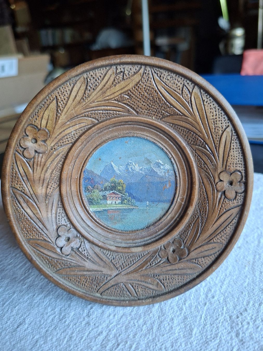 Teller: Holzbild mit Berglandschaft und See, handgeschnitzt – Gebraucht aus Lohn-Ammannsegg von schwerti53