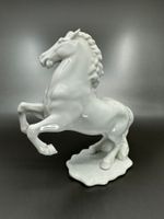 Pferd aus Porzellan, H:19cm L: 18cm, B :7,5cm