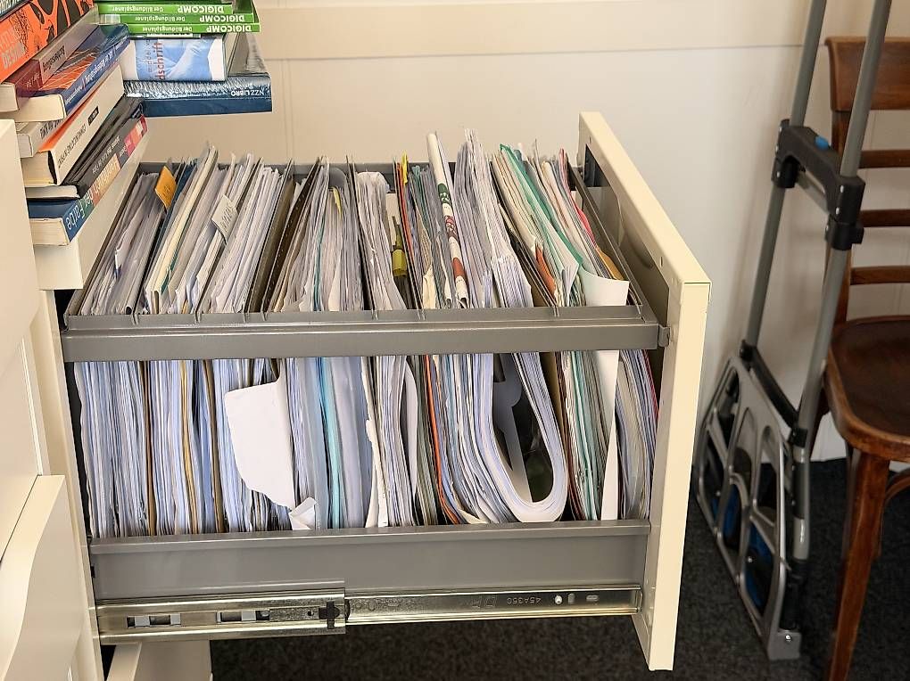 Schränke: Aktenschrank weiss – Gebraucht aus Wetzikon ZH von claudin15 1