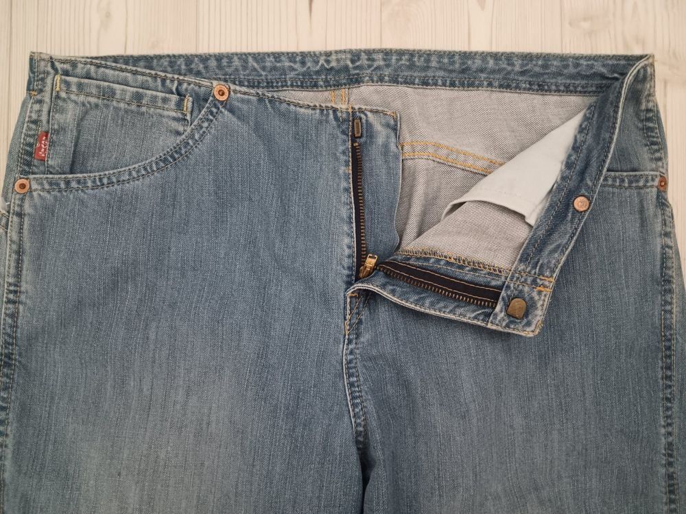 Levi's Jeans: Jeans  LEVIS STRAUSS 565  Taille / Grosse W31 L34..... – Usato da Cossonay-ville venduto da Super-Price-Quality 2