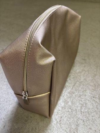 Kosmetiktasche / Kulturbeutel, goldfarben
