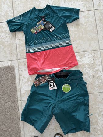ENDURA Bike Shirt L mit Bike Hose XL