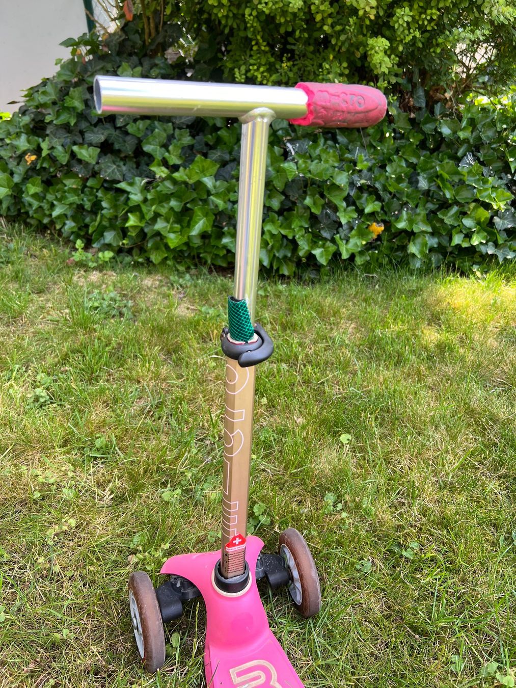 Micro Kickboard: Micro Mini Scooter Pink – Usato da Oberengstringen venduto da afaikzh 7