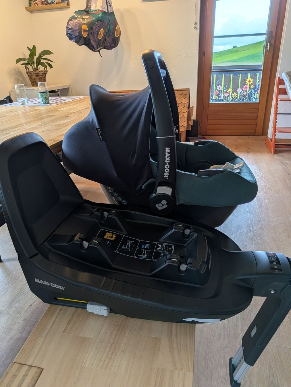 Maxi-Cosi Seggiolini per auto: Maxi Cosi Cabriofix i Size – Usato da Schleinikon venduto da Kruemelmonster96 1