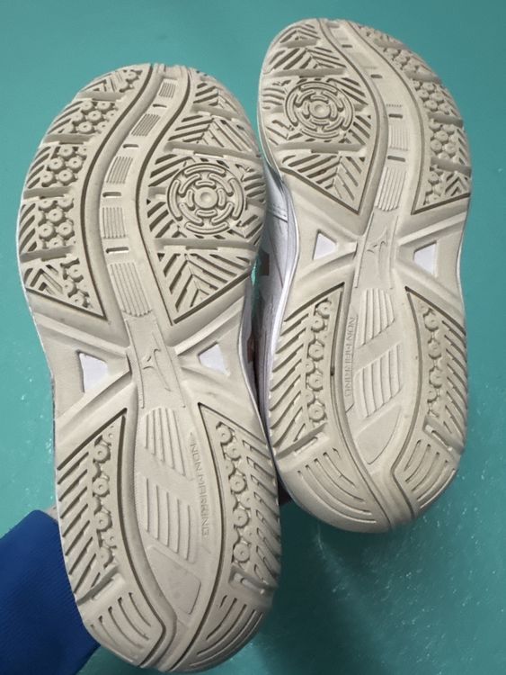 Mizuno Scarpe per ragazzi: Mizuno Hallenschuhe Grösse 34 – Usato da Jegenstorf venduto da Christo0211 2