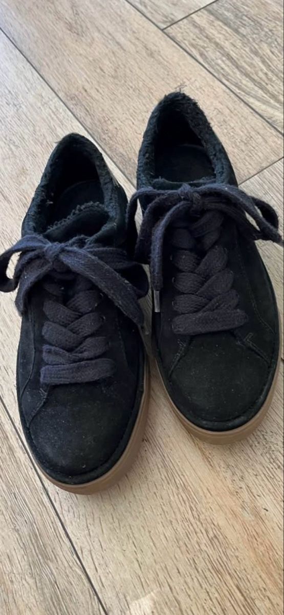 Hogan Scarpe da donna:  Baskets fourrées Hogan  – Nuovo (secondo la descrizione) da Geneve venduto da orange1957