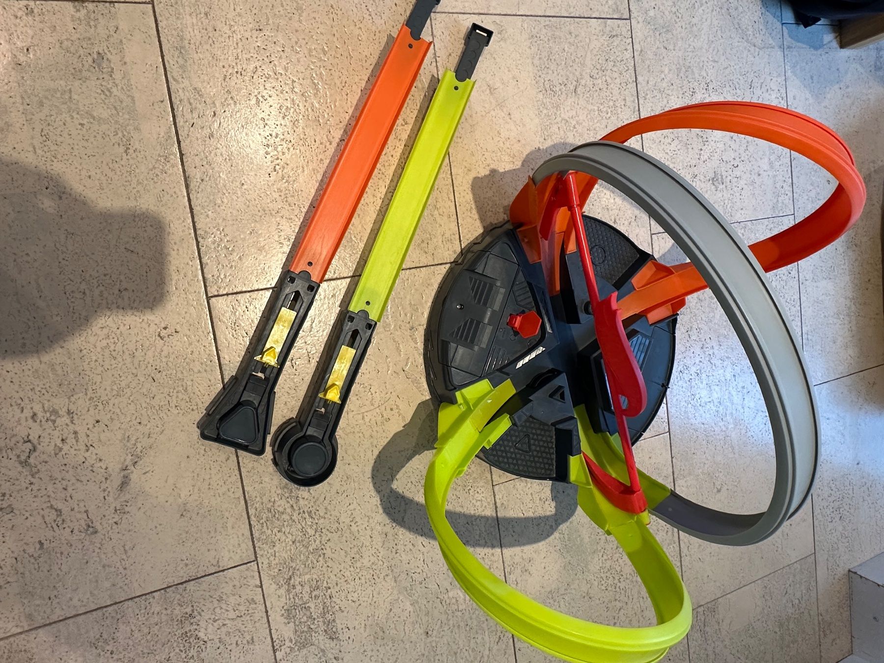 Hot Wheels Circuits: Hot Wheels Mega-Looping-Crashbahn, mit Batterien inklusive – D'occasion à Ennetmoos par no_pain_no_gain 1
