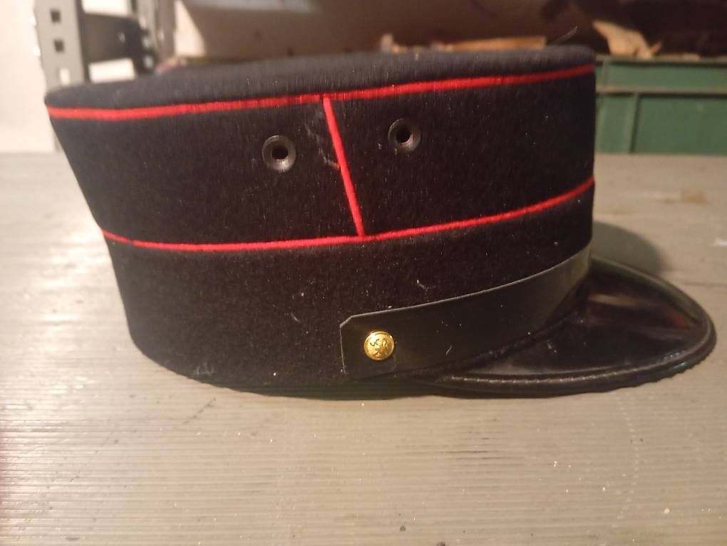 Copricapi, berretti & cappellini: Uniform Hut Feuerwehr – Usato da Basel venduto da Petergunn 3