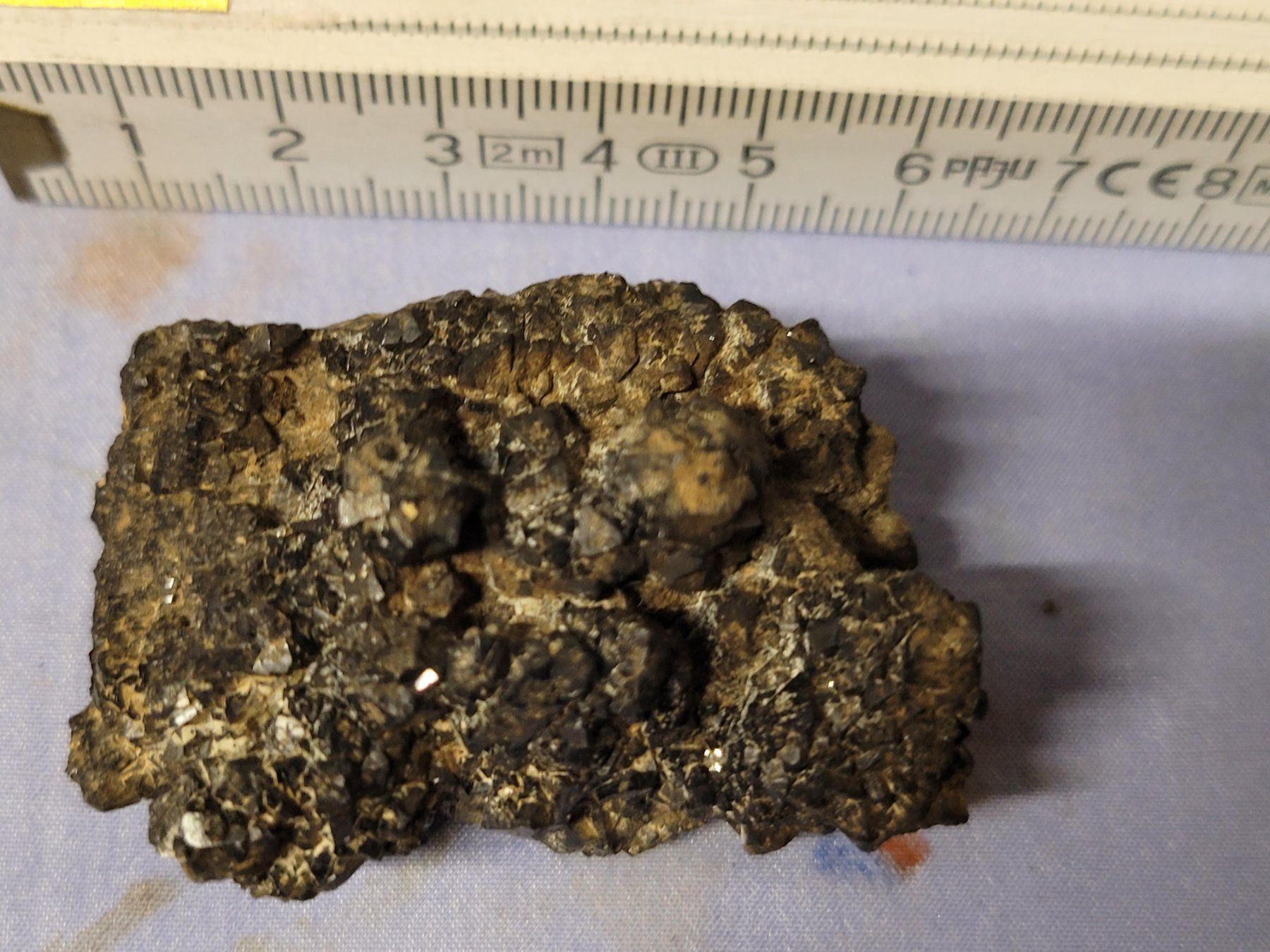 Mineralien & Heilsteine: Cassiterit-Stufe von Huanuni, Brasilien. – Gebraucht aus Siebnen von Unruhe-Baer