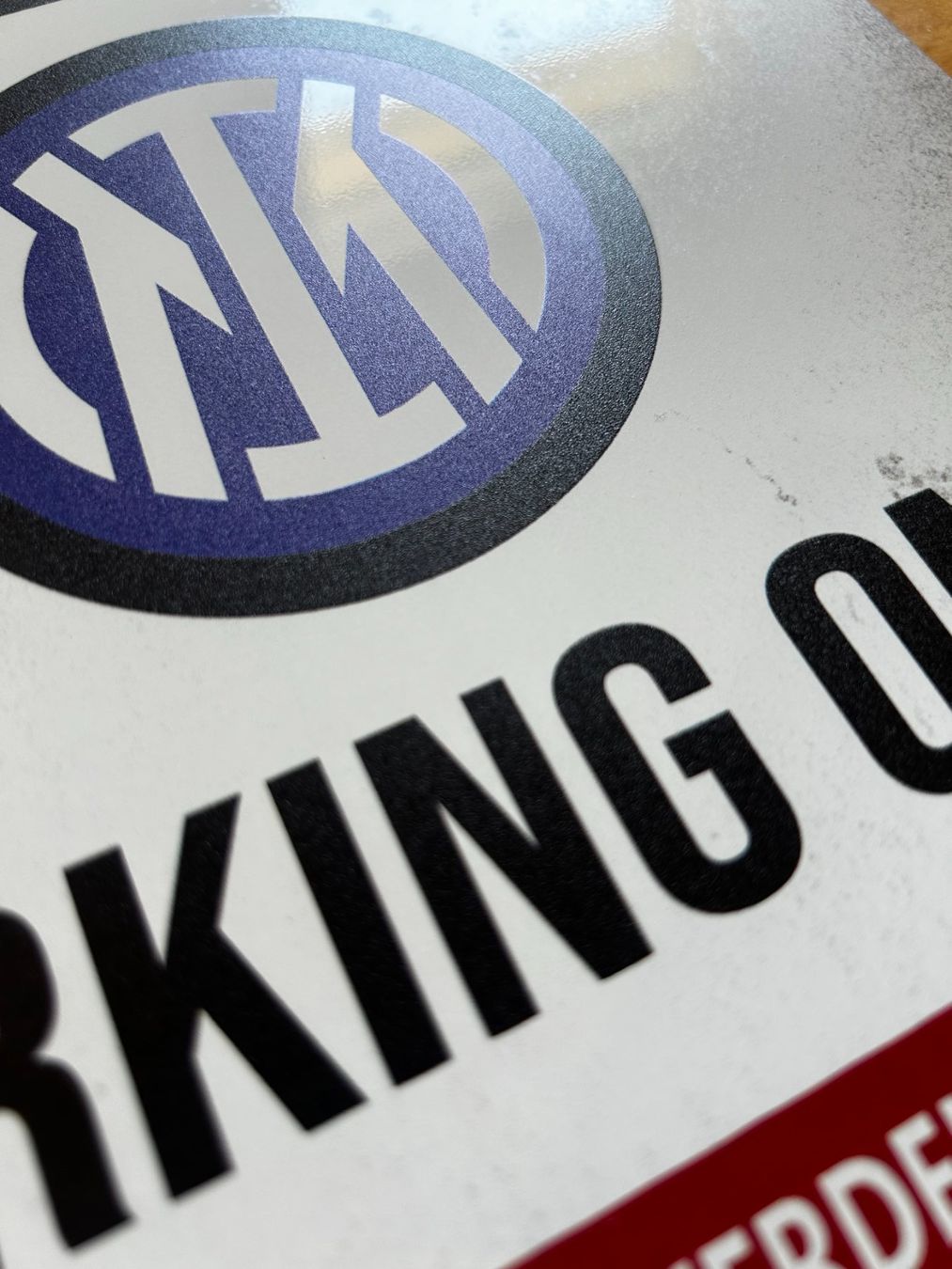 Insegne: Inter Mailand Parking Only Blechschild Deutsch San Siro – Nuovo e nell'imballaggio originale da Dättlikon venduto da easythings 4