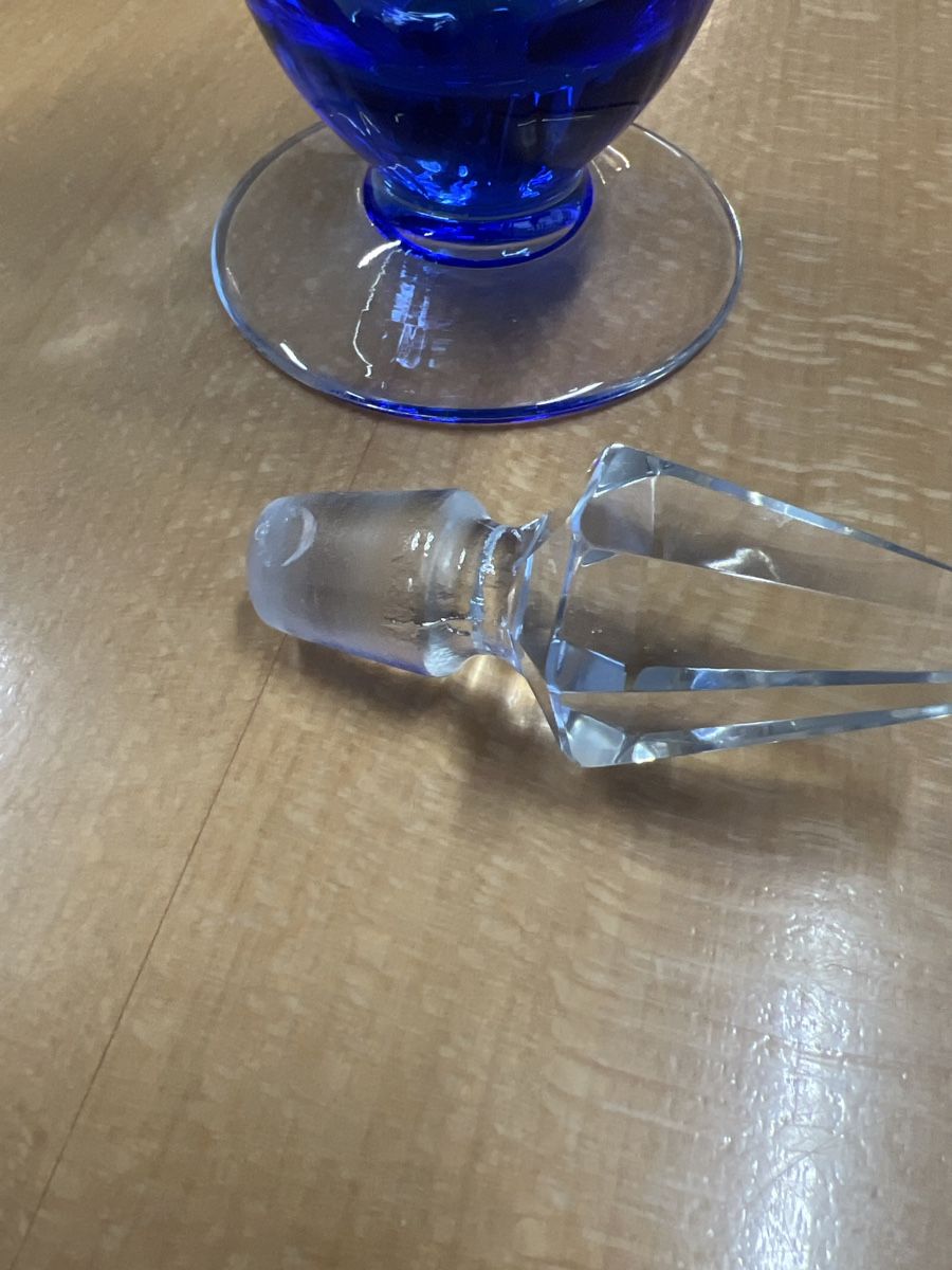 Caraffe: Blaue Glaskaraffe mit Kristallverschluss 30cm 👍 – Usato da Rorschach venduto da TrendyDeals 2