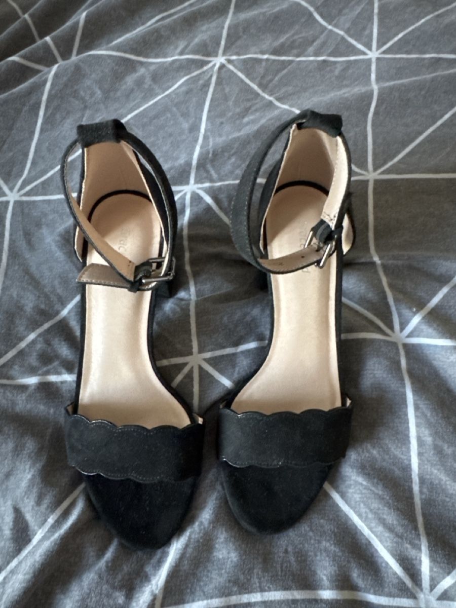 Damenschuhe: Schwarze Absatzschuhe, Grösse 36 – Gebraucht aus MOEHLIN von slg_7rmx 1