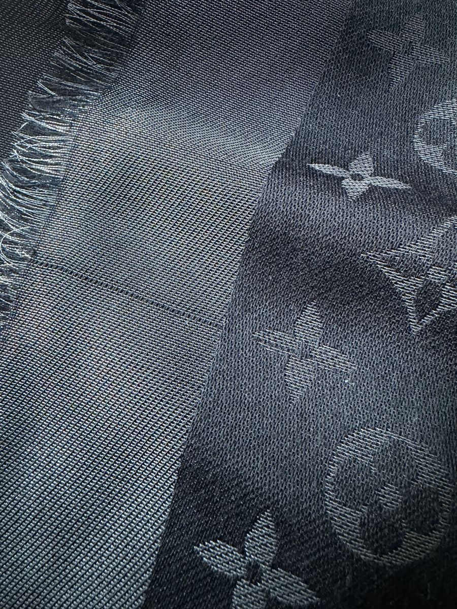 Louis Vuitton Foulard & Sciarpe: Louis Vuitton Schal schwarz mit Monogramm Muster gebraucht – Usato da Wohlen AG venduto da naza06 5