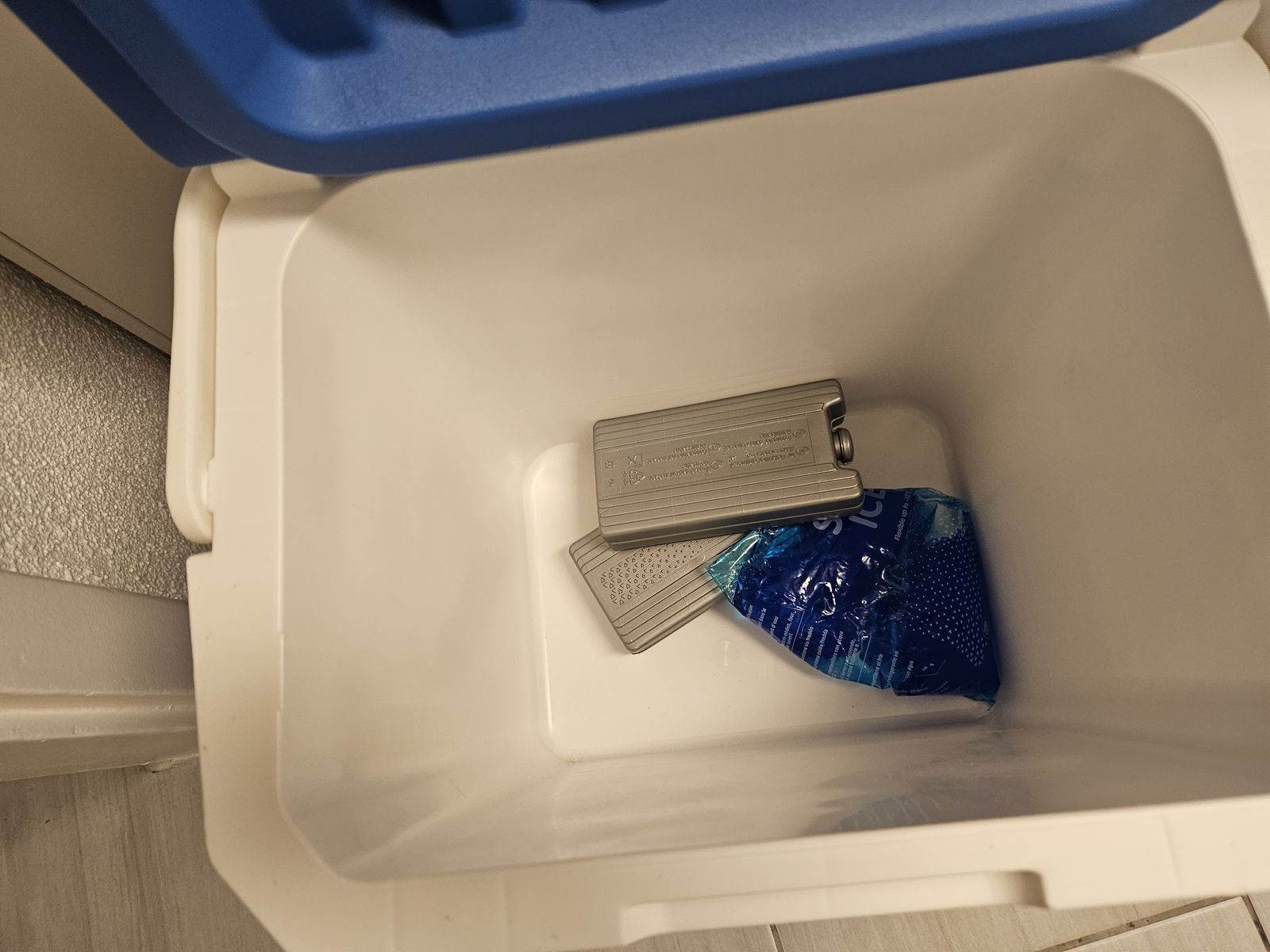 Frigoriferi & Refrigeratori: Kühlbox Campingaz 26l + 3 Eisbatterien – Usato da Wallisellen venduto da failsong 1